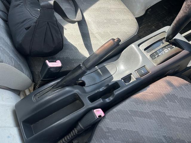 キャリイトラック KC エアコン・パワステ 3方開 4WD 切替式4WD/オートマチック/タイミングチェーン(25枚目)