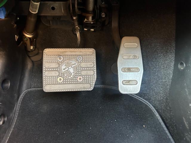 アバルト５００ ベースグレード　エッセエッセキット／レコードモンツァマフラー／１７インチアルミホイール／ＫＯＮＩショック／パドルシフト／ＥＴＣ車載器／全方位ドライブレコーダー／クリアランスソナーＢＭＣエアクリーナー（48枚目）