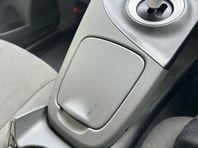 プリウス Ｓ　ローダウン／スマートキー／バックカメラ／社外アルミ／ディスプレイオーディオ／ｃａｒｐｌａｙ／Ｂｌｕｅｔｏｏｔｈ／プッシュスタート／ＥＴＣ車載器／ＬＥＤフォグランプ（7枚目）