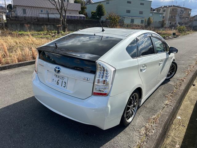 プリウス Ｓ　ローダウン／スマートキー／バックカメラ／社外アルミ／ディスプレイオーディオ／ｃａｒｐｌａｙ／Ｂｌｕｅｔｏｏｔｈ／プッシュスタート／ＥＴＣ車載器／ＬＥＤフォグランプ（15枚目）