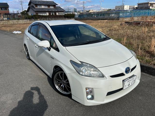 プリウス Ｓ　ローダウン／スマートキー／バックカメラ／社外アルミ／ディスプレイオーディオ／ｃａｒｐｌａｙ／Ｂｌｕｅｔｏｏｔｈ／プッシュスタート／ＥＴＣ車載器／ＬＥＤフォグランプ（16枚目）