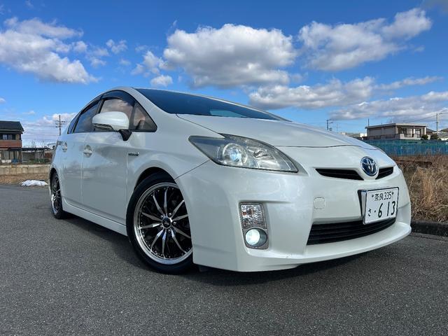 プリウス Ｓ　ローダウン／スマートキー／バックカメラ／社外アルミ／ディスプレイオーディオ／ｃａｒｐｌａｙ／Ｂｌｕｅｔｏｏｔｈ／プッシュスタート／ＥＴＣ車載器／ＬＥＤフォグランプ（17枚目）