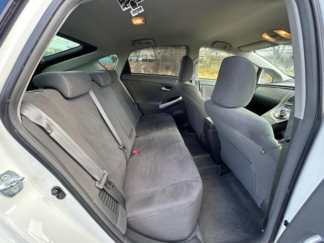 プリウス Ｓ　ローダウン／スマートキー／バックカメラ／社外アルミ／ディスプレイオーディオ／ｃａｒｐｌａｙ／Ｂｌｕｅｔｏｏｔｈ／プッシュスタート／ＥＴＣ車載器／ＬＥＤフォグランプ（22枚目）