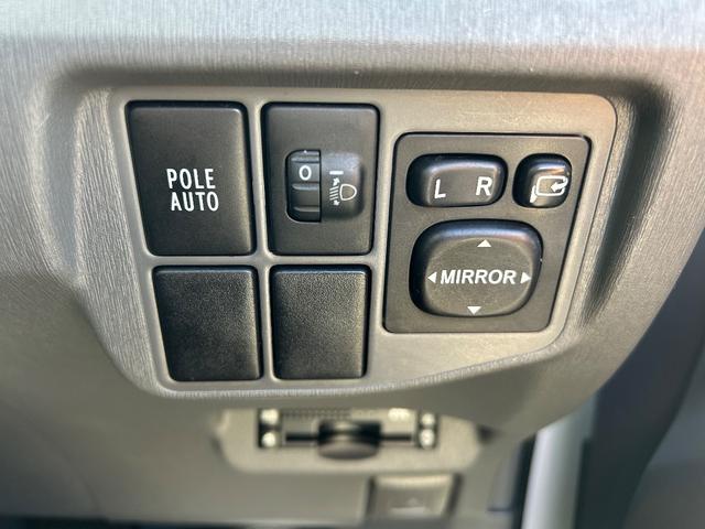 プリウス Ｓ　ローダウン／スマートキー／バックカメラ／社外アルミ／ディスプレイオーディオ／ｃａｒｐｌａｙ／Ｂｌｕｅｔｏｏｔｈ／プッシュスタート／ＥＴＣ車載器／ＬＥＤフォグランプ（33枚目）