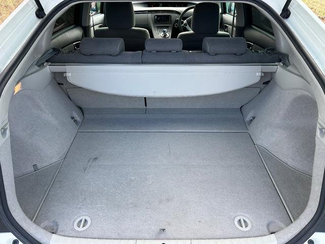 プリウス Ｓ　ローダウン／スマートキー／バックカメラ／社外アルミ／ディスプレイオーディオ／ｃａｒｐｌａｙ／Ｂｌｕｅｔｏｏｔｈ／プッシュスタート／ＥＴＣ車載器／ＬＥＤフォグランプ（45枚目）