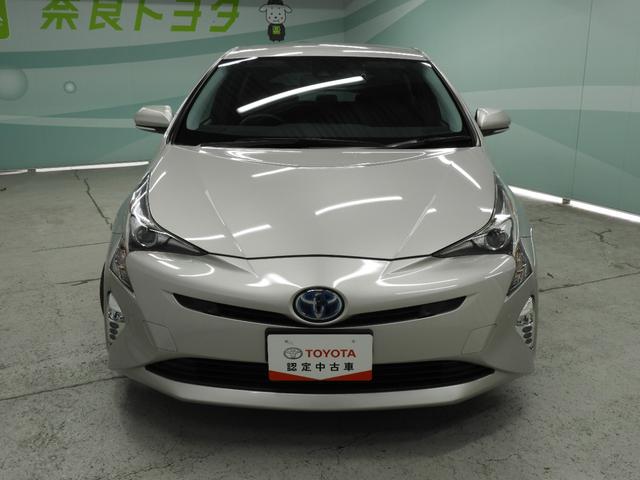 プリウス Ｓセーフティプラス　クルコン・踏み間違え防止装置・車線逸脱警報・先進ライト・ＤＶＤ再生・フルセグ・ＴＣナビ・ドライブレコーダー・純正アルミ・ＬＥＤヘッドライト・バックモニター・スマートキー・ワンオーナー（3枚目）