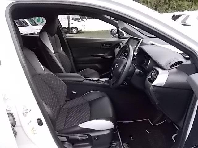 Ｃ－ＨＲ Ｇ　モード　ネロ　クルコン・車線逸脱警報・先進ライト・ブラインドスポットモニター・ＤＶＤ再生・フルセグ・ＴＣナビ・ドライブレコーダー・純正アルミ・ＬＥＤヘッドライト・バックモニター・ワンオーナー（19枚目）