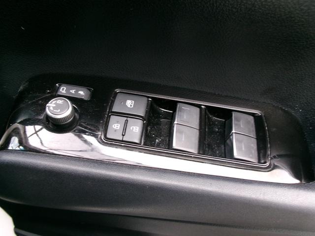 アルファード ２．５Ｓ　クルーズコントロール・踏み間違え防止・車線逸脱警報・先進ライト・ブラインドスポットモニター・フルセグ・ＴＣナビ・ドラレコ・純正アルミ・ＬＥＤ・両側電動スライドドア・バックモニター・ＥＴＣ・ワンオーナー（19枚目）