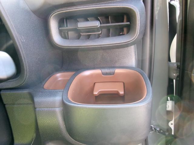 シエンタ Ｚ　ＴＳＳ　ＩＣＳ　ＴＣナビ　両側電動スライドドア　７人乗り（4枚目）