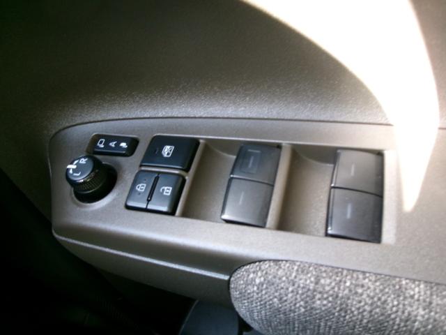 シエンタ Ｚ　ＴＳＳ　ＩＣＳ　ＴＣナビ　両側電動スライドドア　７人乗り（5枚目）