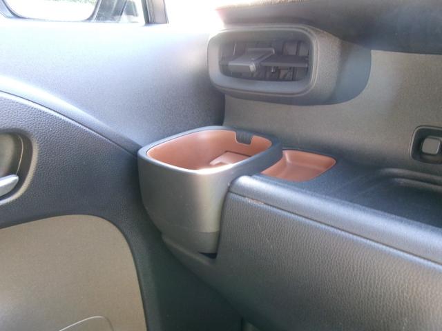 シエンタ Ｚ　ＴＳＳ　ＩＣＳ　ＴＣナビ　両側電動スライドドア　７人乗り（7枚目）