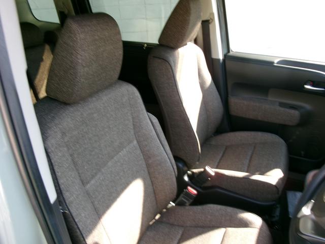 シエンタ Ｚ　ＴＳＳ　ＩＣＳ　ＴＣナビ　両側電動スライドドア　７人乗り（13枚目）