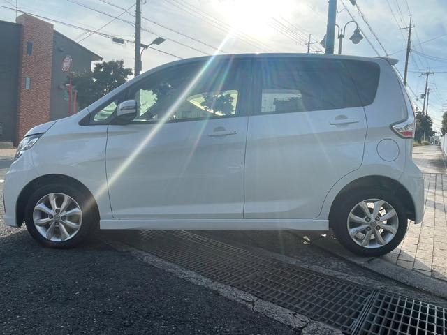 デイズ ハイウェイスター　Ｘ　純正ナビ　フルセグＴＶ　エマージェンシーブレーキ　アラウンドビューモニター　ＥＴＣ　ＤＶＤビデオ　Ｂｌｕｅｔｏｏｔｈ　ＨＩＤヘッドライト　フォグ　オートライト　ステアリモコン　純正アルミ　スマートキー（5枚目）