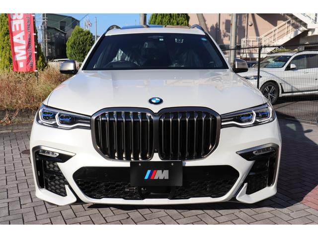 Ｘ７ Ｍ５０ｉ　ウェルネスＰＫＧ／スカイラウンジＳＲ／ステアリングヒーター／ベンチレーション＆マッサージ付きＦシート／エアサス／５ゾーンエアコン／純正ＯＰ２２インチＡＷ／レーザーライト（2枚目）