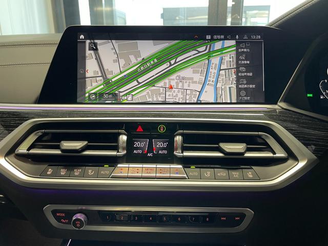 Ｘ７ Ｍ５０ｉ　ウェルネスＰＫＧ／スカイラウンジＳＲ／ステアリングヒーター／ベンチレーション＆マッサージ付きＦシート／エアサス／５ゾーンエアコン／純正ＯＰ２２インチＡＷ／レーザーライト（23枚目）