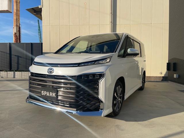 ヴォクシー ハイブリッドＳ－Ｚ　登録済未使用車／年次改モデル／ユニバーサルＳ／Ｄミラー／１３．２型有機ＥＬ後席モニタ／ＨＵＤ／ＩＴＳ／トヨタチームメイト／快適便利ＰＫＧ／ＣＤ・ＤＶＤ／フロアマットＤＸ／寒冷地仕様／ＬＥＤヘッドランプ（2枚目）