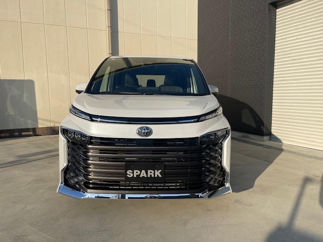 ヴォクシー ハイブリッドＳ－Ｚ　登録済未使用車／年次改モデル／ユニバーサルＳ／Ｄミラー／１３．２型有機ＥＬ後席モニタ／ＨＵＤ／ＩＴＳ／トヨタチームメイト／快適便利ＰＫＧ／ＣＤ・ＤＶＤ／フロアマットＤＸ／寒冷地仕様／ＬＥＤヘッドランプ（3枚目）