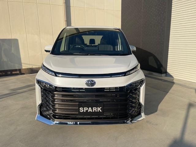 ヴォクシー ハイブリッドＳ－Ｚ　登録済未使用車／年次改モデル／ユニバーサルＳ／Ｄミラー／１３．２型有機ＥＬ後席モニタ／ＨＵＤ／ＩＴＳ／トヨタチームメイト／快適便利ＰＫＧ／ＣＤ・ＤＶＤ／フロアマットＤＸ／寒冷地仕様／ＬＥＤヘッドランプ（4枚目）