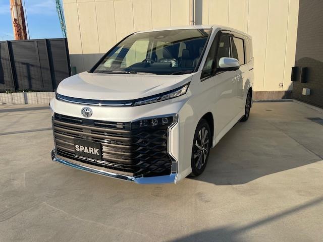 ヴォクシー ハイブリッドＳ－Ｚ　登録済未使用車／年次改モデル／ユニバーサルＳ／Ｄミラー／１３．２型有機ＥＬ後席モニタ／ＨＵＤ／ＩＴＳ／トヨタチームメイト／快適便利ＰＫＧ／ＣＤ・ＤＶＤ／フロアマットＤＸ／寒冷地仕様／ＬＥＤヘッドランプ（8枚目）