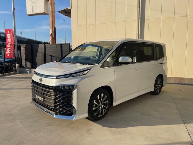 ヴォクシー ハイブリッドＳ－Ｚ　登録済未使用車／年次改モデル／ユニバーサルＳ／Ｄミラー／１３．２型有機ＥＬ後席モニタ／ＨＵＤ／ＩＴＳ／トヨタチームメイト／快適便利ＰＫＧ／ＣＤ・ＤＶＤ／フロアマットＤＸ／寒冷地仕様／ＬＥＤヘッドランプ（9枚目）