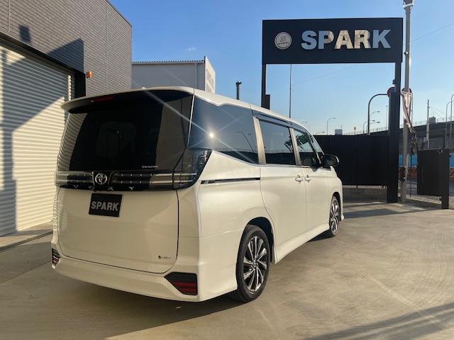 ヴォクシー ハイブリッドＳ－Ｚ　登録済未使用車／年次改モデル／ユニバーサルＳ／Ｄミラー／１３．２型有機ＥＬ後席モニタ／ＨＵＤ／ＩＴＳ／トヨタチームメイト／快適便利ＰＫＧ／ＣＤ・ＤＶＤ／フロアマットＤＸ／寒冷地仕様／ＬＥＤヘッドランプ（10枚目）