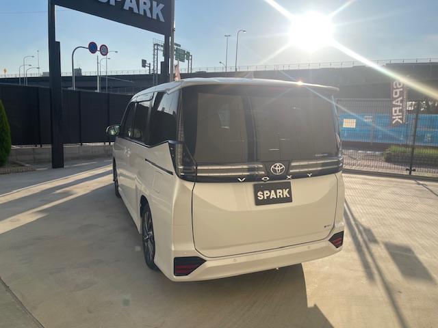 ヴォクシー ハイブリッドＳ－Ｚ　登録済未使用車／年次改モデル／ユニバーサルＳ／Ｄミラー／１３．２型有機ＥＬ後席モニタ／ＨＵＤ／ＩＴＳ／トヨタチームメイト／快適便利ＰＫＧ／ＣＤ・ＤＶＤ／フロアマットＤＸ／寒冷地仕様／ＬＥＤヘッドランプ（12枚目）