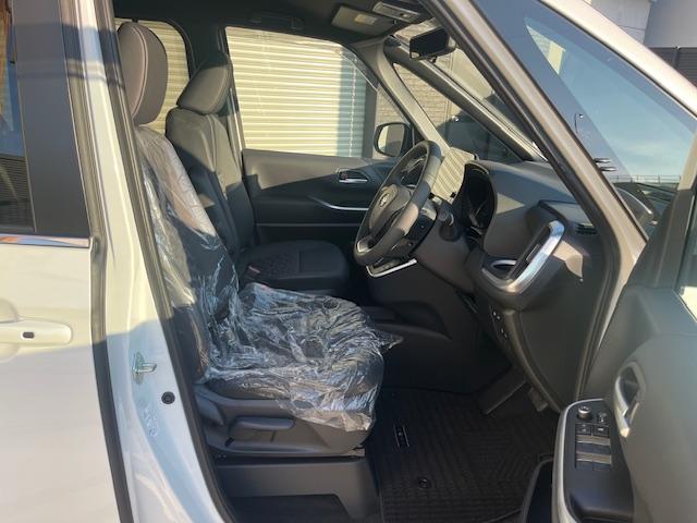 ヴォクシー ハイブリッドＳ－Ｚ　登録済未使用車／年次改モデル／ユニバーサルＳ／Ｄミラー／１３．２型有機ＥＬ後席モニタ／ＨＵＤ／ＩＴＳ／トヨタチームメイト／快適便利ＰＫＧ／ＣＤ・ＤＶＤ／フロアマットＤＸ／寒冷地仕様／ＬＥＤヘッドランプ（18枚目）