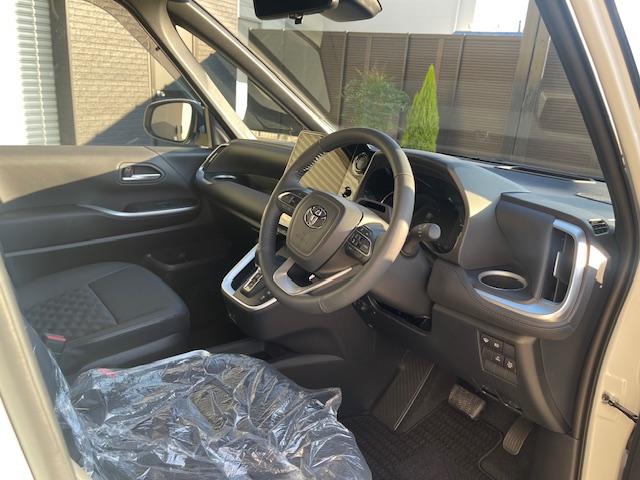 ヴォクシー ハイブリッドＳ－Ｚ　登録済未使用車／年次改モデル／ユニバーサルＳ／Ｄミラー／１３．２型有機ＥＬ後席モニタ／ＨＵＤ／ＩＴＳ／トヨタチームメイト／快適便利ＰＫＧ／ＣＤ・ＤＶＤ／フロアマットＤＸ／寒冷地仕様／ＬＥＤヘッドランプ（19枚目）