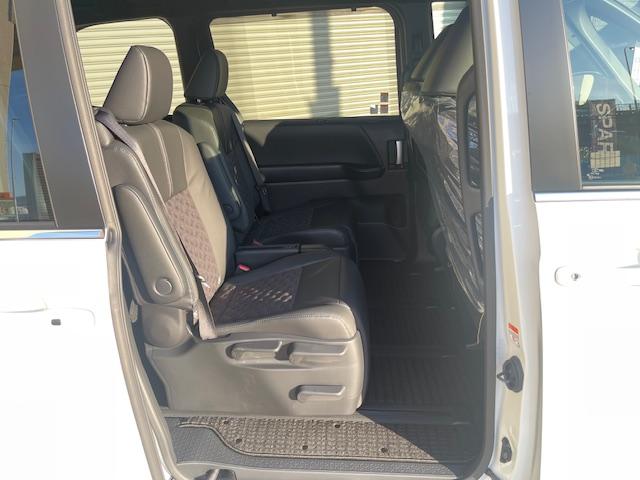 ヴォクシー ハイブリッドＳ－Ｚ　登録済未使用車／年次改モデル／ユニバーサルＳ／Ｄミラー／１３．２型有機ＥＬ後席モニタ／ＨＵＤ／ＩＴＳ／トヨタチームメイト／快適便利ＰＫＧ／ＣＤ・ＤＶＤ／フロアマットＤＸ／寒冷地仕様／ＬＥＤヘッドランプ（26枚目）