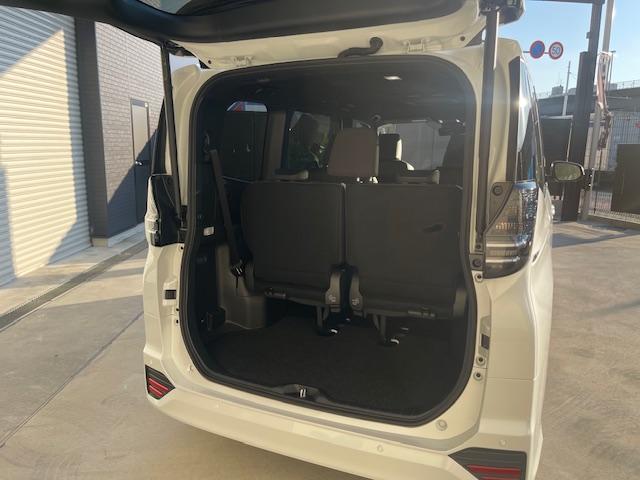 ヴォクシー ハイブリッドＳ－Ｚ　登録済未使用車／年次改モデル／ユニバーサルＳ／Ｄミラー／１３．２型有機ＥＬ後席モニタ／ＨＵＤ／ＩＴＳ／トヨタチームメイト／快適便利ＰＫＧ／ＣＤ・ＤＶＤ／フロアマットＤＸ／寒冷地仕様／ＬＥＤヘッドランプ（28枚目）