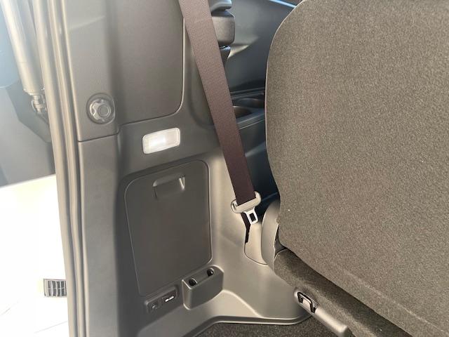 ヴォクシー ハイブリッドＳ－Ｚ　登録済未使用車／年次改モデル／ユニバーサルＳ／Ｄミラー／１３．２型有機ＥＬ後席モニタ／ＨＵＤ／ＩＴＳ／トヨタチームメイト／快適便利ＰＫＧ／ＣＤ・ＤＶＤ／フロアマットＤＸ／寒冷地仕様／ＬＥＤヘッドランプ（29枚目）