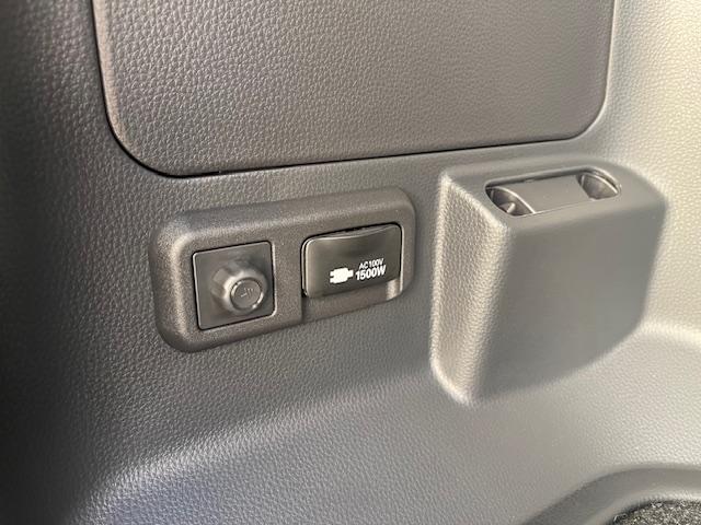 ヴォクシー ハイブリッドＳ－Ｚ　登録済未使用車／年次改モデル／ユニバーサルＳ／Ｄミラー／１３．２型有機ＥＬ後席モニタ／ＨＵＤ／ＩＴＳ／トヨタチームメイト／快適便利ＰＫＧ／ＣＤ・ＤＶＤ／フロアマットＤＸ／寒冷地仕様／ＬＥＤヘッドランプ（30枚目）