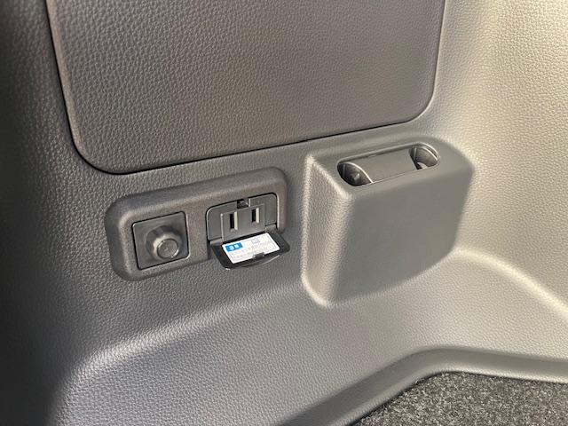 ヴォクシー ハイブリッドＳ－Ｚ　登録済未使用車／年次改モデル／ユニバーサルＳ／Ｄミラー／１３．２型有機ＥＬ後席モニタ／ＨＵＤ／ＩＴＳ／トヨタチームメイト／快適便利ＰＫＧ／ＣＤ・ＤＶＤ／フロアマットＤＸ／寒冷地仕様／ＬＥＤヘッドランプ（31枚目）