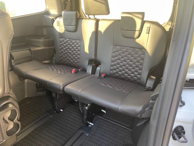 ヴォクシー ハイブリッドＳ－Ｚ　登録済未使用車／年次改モデル／ユニバーサルＳ／Ｄミラー／１３．２型有機ＥＬ後席モニタ／ＨＵＤ／ＩＴＳ／トヨタチームメイト／快適便利ＰＫＧ／ＣＤ・ＤＶＤ／フロアマットＤＸ／寒冷地仕様／ＬＥＤヘッドランプ（35枚目）