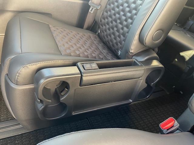 ヴォクシー ハイブリッドＳ－Ｚ　登録済未使用車／年次改モデル／ユニバーサルＳ／Ｄミラー／１３．２型有機ＥＬ後席モニタ／ＨＵＤ／ＩＴＳ／トヨタチームメイト／快適便利ＰＫＧ／ＣＤ・ＤＶＤ／フロアマットＤＸ／寒冷地仕様／ＬＥＤヘッドランプ（36枚目）