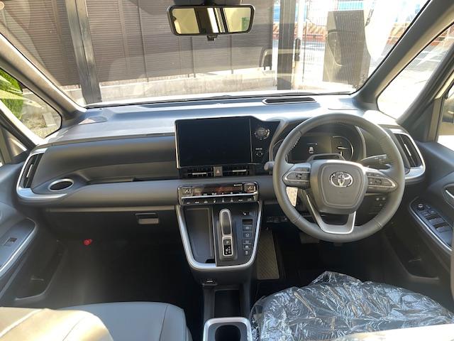 ヴォクシー ハイブリッドＳ－Ｚ　登録済未使用車／年次改モデル／ユニバーサルＳ／Ｄミラー／１３．２型有機ＥＬ後席モニタ／ＨＵＤ／ＩＴＳ／トヨタチームメイト／快適便利ＰＫＧ／ＣＤ・ＤＶＤ／フロアマットＤＸ／寒冷地仕様／ＬＥＤヘッドランプ（42枚目）