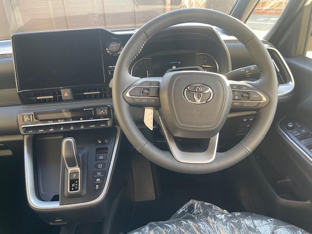 ヴォクシー ハイブリッドＳ－Ｚ　登録済未使用車／年次改モデル／ユニバーサルＳ／Ｄミラー／１３．２型有機ＥＬ後席モニタ／ＨＵＤ／ＩＴＳ／トヨタチームメイト／快適便利ＰＫＧ／ＣＤ・ＤＶＤ／フロアマットＤＸ／寒冷地仕様／ＬＥＤヘッドランプ（43枚目）