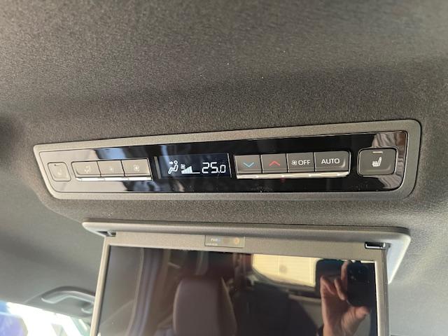 ヴォクシー ハイブリッドＳ－Ｚ　登録済未使用車／年次改モデル／ユニバーサルＳ／Ｄミラー／１３．２型有機ＥＬ後席モニタ／ＨＵＤ／ＩＴＳ／トヨタチームメイト／快適便利ＰＫＧ／ＣＤ・ＤＶＤ／フロアマットＤＸ／寒冷地仕様／ＬＥＤヘッドランプ（46枚目）