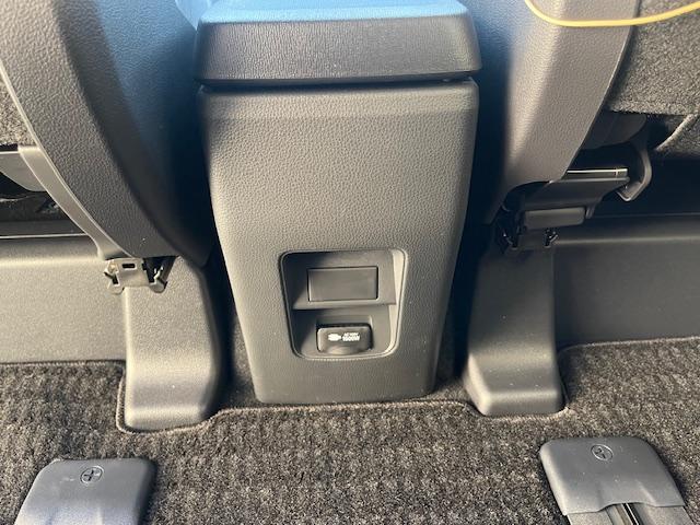 ヴォクシー ハイブリッドＳ－Ｚ　登録済未使用車／年次改モデル／ユニバーサルＳ／Ｄミラー／１３．２型有機ＥＬ後席モニタ／ＨＵＤ／ＩＴＳ／トヨタチームメイト／快適便利ＰＫＧ／ＣＤ・ＤＶＤ／フロアマットＤＸ／寒冷地仕様／ＬＥＤヘッドランプ（48枚目）