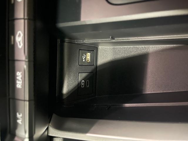 ヴォクシー ハイブリッドＳ－Ｚ　登録済未使用車／年次改モデル／ユニバーサルＳ／Ｄミラー／１３．２型有機ＥＬ後席モニタ／ＨＵＤ／ＩＴＳ／トヨタチームメイト／快適便利ＰＫＧ／ＣＤ・ＤＶＤ／フロアマットＤＸ／寒冷地仕様／ＬＥＤヘッドランプ（58枚目）