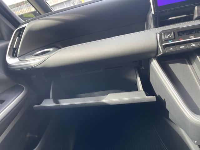 ヴォクシー ハイブリッドＳ－Ｚ　登録済未使用車／年次改モデル／ユニバーサルＳ／Ｄミラー／１３．２型有機ＥＬ後席モニタ／ＨＵＤ／ＩＴＳ／トヨタチームメイト／快適便利ＰＫＧ／ＣＤ・ＤＶＤ／フロアマットＤＸ／寒冷地仕様／ＬＥＤヘッドランプ（60枚目）