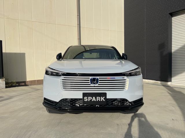 ヴェゼル ｅ：ＨＥＶ　Ｚ・ＰＬａＹパッケージ　登録済未使用車／パノラマルーフ／電動リアゲート／追従クルコン／ステアリングヒーター／ブラインドスポットモニター／ワイヤレス充電／シートヒーター／ステアリングサポート／ＰＤＣ／ＥＴＣ２．０／バックカメラ（4枚目）