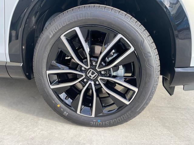 ヴェゼル ｅ：ＨＥＶ　Ｚ・ＰＬａＹパッケージ　登録済未使用車／パノラマルーフ／電動リアゲート／追従クルコン／ステアリングヒーター／ブラインドスポットモニター／ワイヤレス充電／シートヒーター／ステアリングサポート／ＰＤＣ／ＥＴＣ２．０／バックカメラ（19枚目）