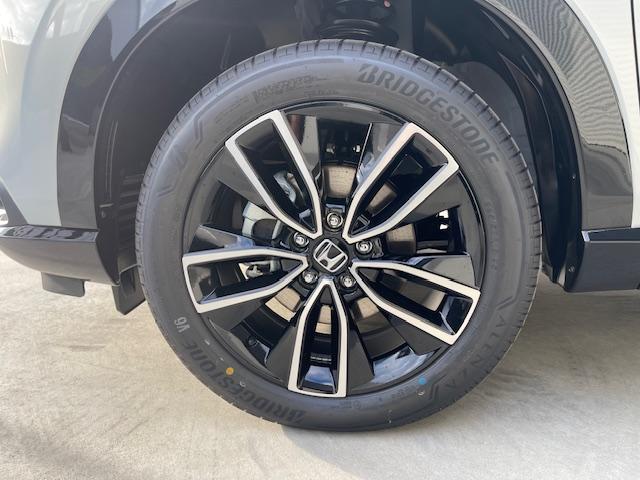 ヴェゼル ｅ：ＨＥＶ　Ｚ・ＰＬａＹパッケージ　登録済未使用車／パノラマルーフ／電動リアゲート／追従クルコン／ステアリングヒーター／ブラインドスポットモニター／ワイヤレス充電／シートヒーター／ステアリングサポート／ＰＤＣ／ＥＴＣ２．０／バックカメラ（22枚目）