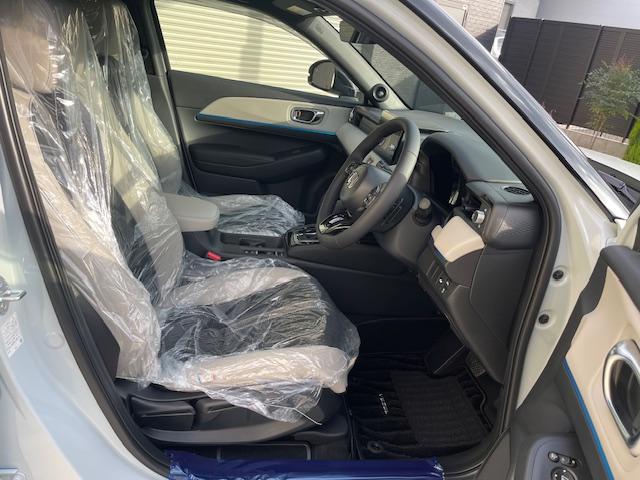 ヴェゼル ｅ：ＨＥＶ　Ｚ・ＰＬａＹパッケージ　登録済未使用車／パノラマルーフ／電動リアゲート／追従クルコン／ステアリングヒーター／ブラインドスポットモニター／ワイヤレス充電／シートヒーター／ステアリングサポート／ＰＤＣ／ＥＴＣ２．０／バックカメラ（23枚目）