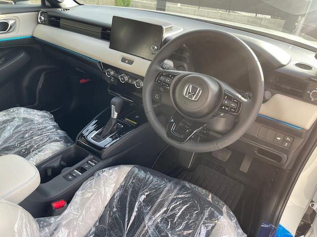 ヴェゼル ｅ：ＨＥＶ　Ｚ・ＰＬａＹパッケージ　登録済未使用車／パノラマルーフ／電動リアゲート／追従クルコン／ステアリングヒーター／ブラインドスポットモニター／ワイヤレス充電／シートヒーター／ステアリングサポート／ＰＤＣ／ＥＴＣ２．０／バックカメラ（24枚目）