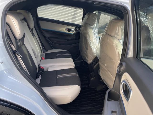 ヴェゼル ｅ：ＨＥＶ　Ｚ・ＰＬａＹパッケージ　登録済未使用車／パノラマルーフ／電動リアゲート／追従クルコン／ステアリングヒーター／ブラインドスポットモニター／ワイヤレス充電／シートヒーター／ステアリングサポート／ＰＤＣ／ＥＴＣ２．０／バックカメラ（30枚目）