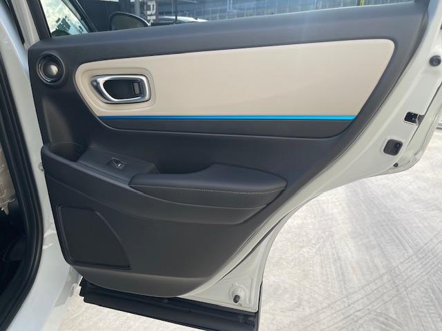 ヴェゼル ｅ：ＨＥＶ　Ｚ・ＰＬａＹパッケージ　登録済未使用車／パノラマルーフ／電動リアゲート／追従クルコン／ステアリングヒーター／ブラインドスポットモニター／ワイヤレス充電／シートヒーター／ステアリングサポート／ＰＤＣ／ＥＴＣ２．０／バックカメラ（32枚目）