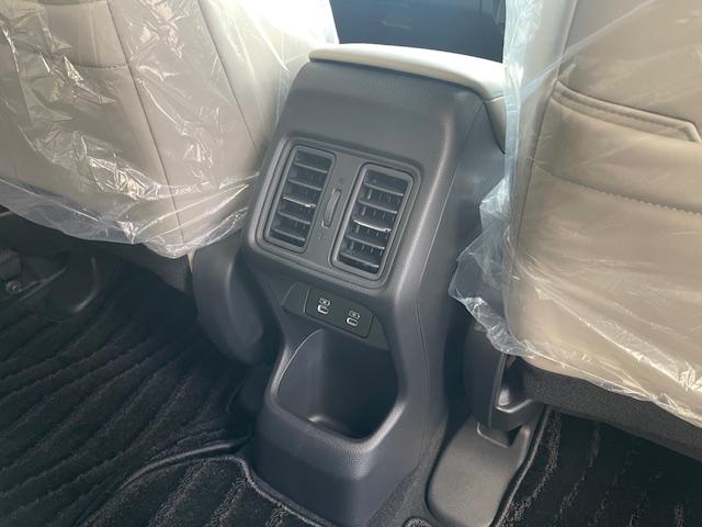 ヴェゼル ｅ：ＨＥＶ　Ｚ・ＰＬａＹパッケージ　登録済未使用車／パノラマルーフ／電動リアゲート／追従クルコン／ステアリングヒーター／ブラインドスポットモニター／ワイヤレス充電／シートヒーター／ステアリングサポート／ＰＤＣ／ＥＴＣ２．０／バックカメラ（34枚目）