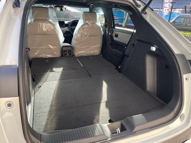 ヴェゼル ｅ：ＨＥＶ　Ｚ・ＰＬａＹパッケージ　登録済未使用車／パノラマルーフ／電動リアゲート／追従クルコン／ステアリングヒーター／ブラインドスポットモニター／ワイヤレス充電／シートヒーター／ステアリングサポート／ＰＤＣ／ＥＴＣ２．０／バックカメラ（37枚目）